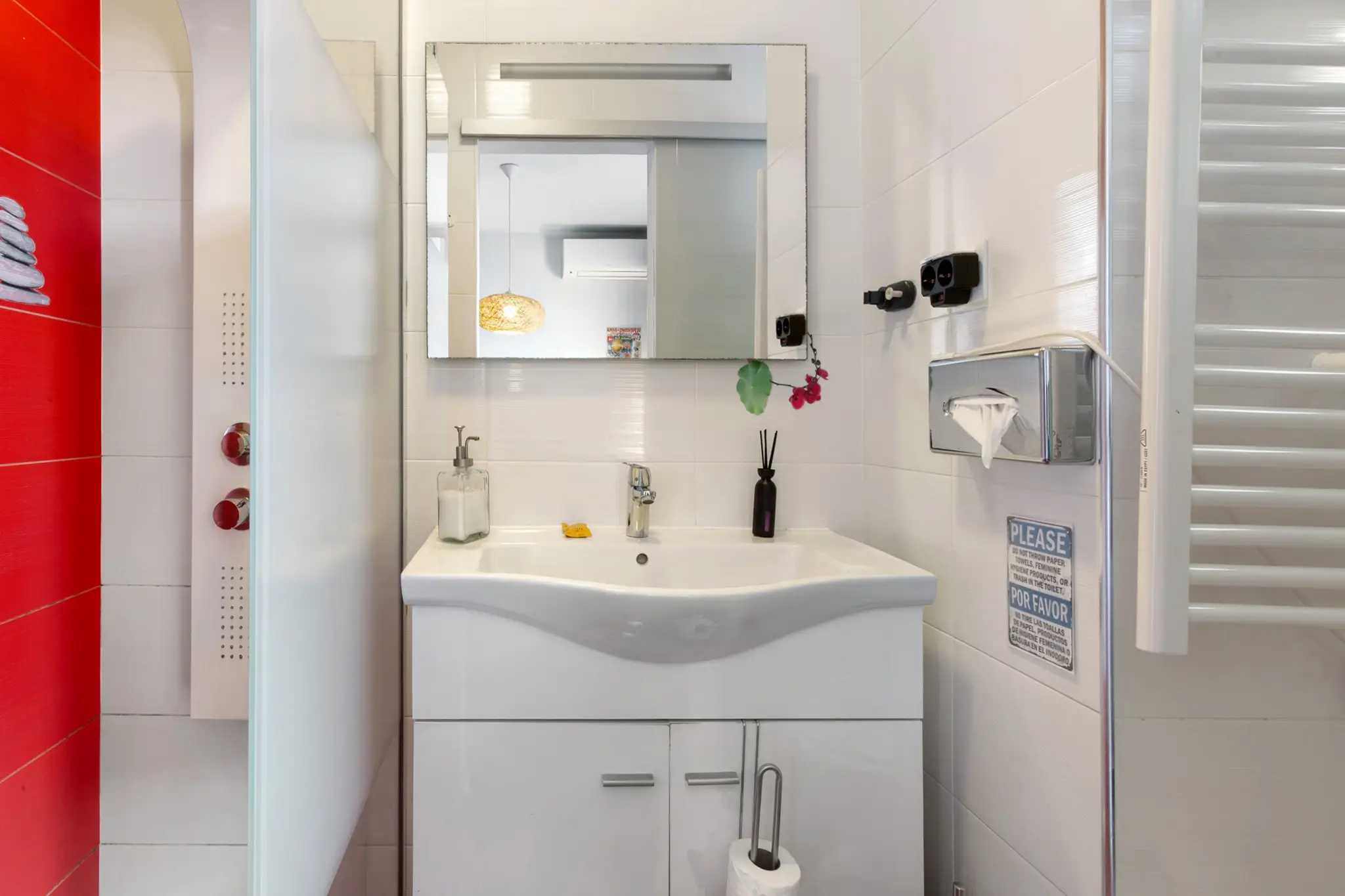 Master en-suite bathroom